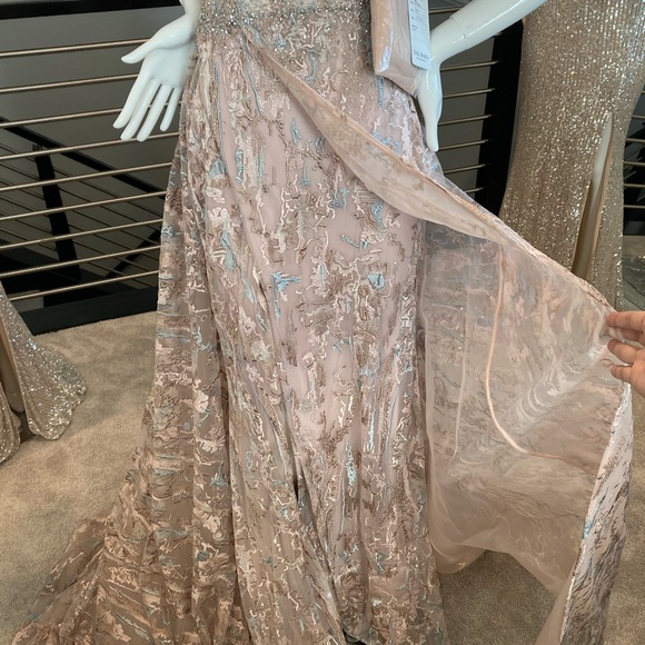 New elegant long dress/gown - Picture 9 of 17